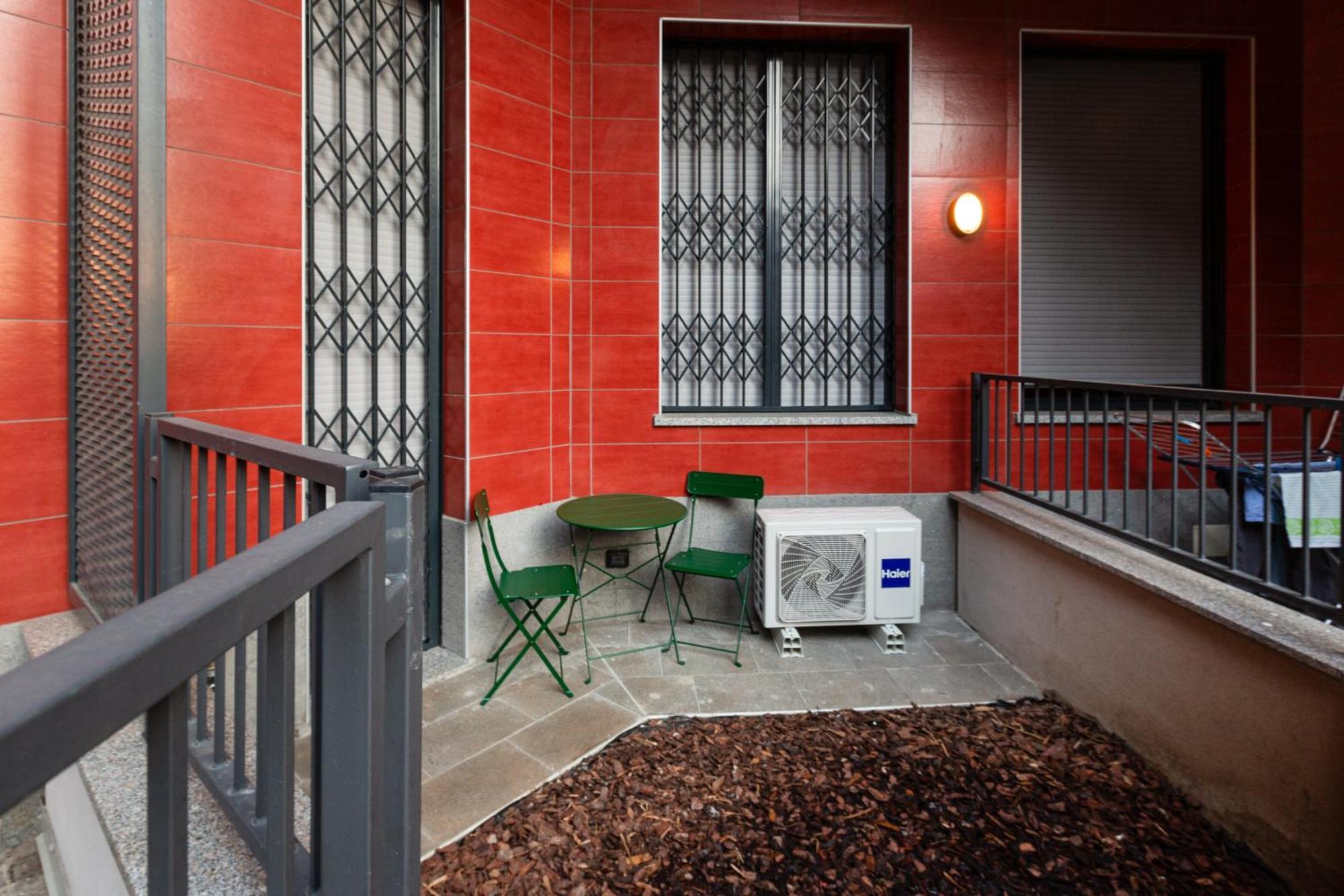 Cozy Corner With Balcony And Private Garage! Apartment Milan Luaran gambar