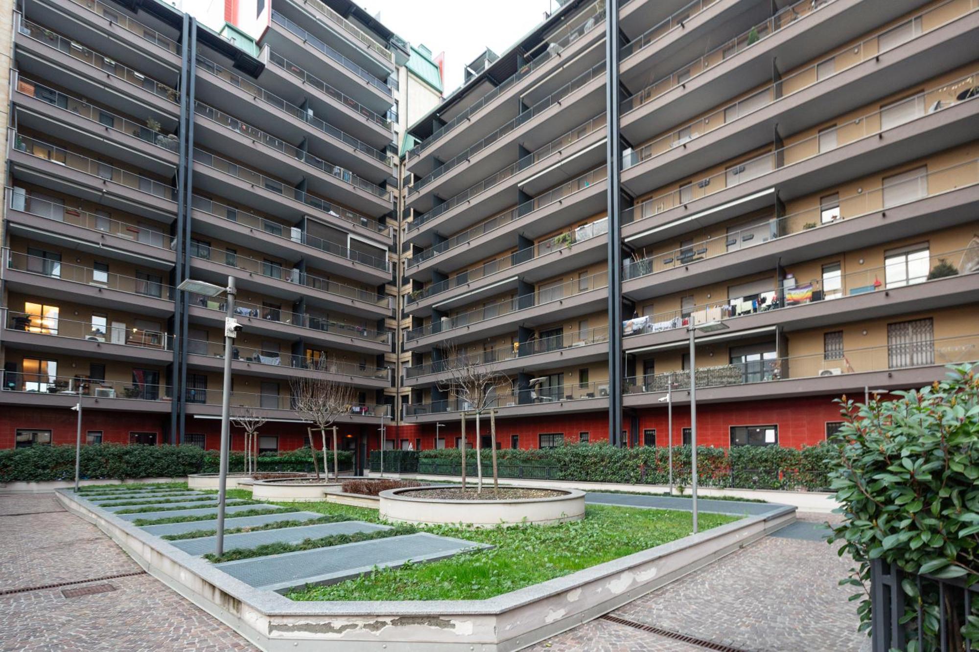 Cozy Corner With Balcony And Private Garage! Apartment Milan Luaran gambar